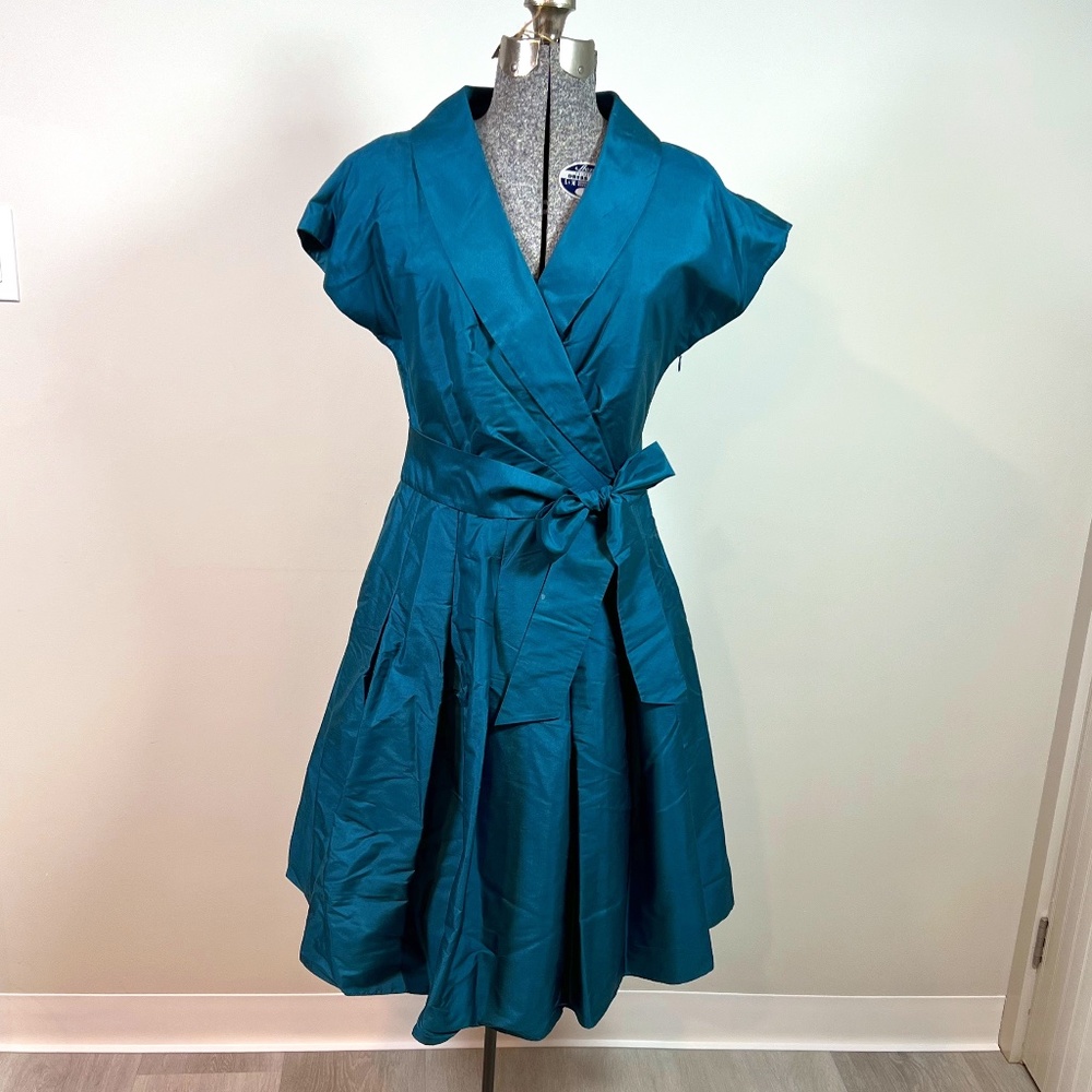 Women's Anne Klein 100% Silk Turquoise Short Sleeve Cap Sleeve Dress Size 6